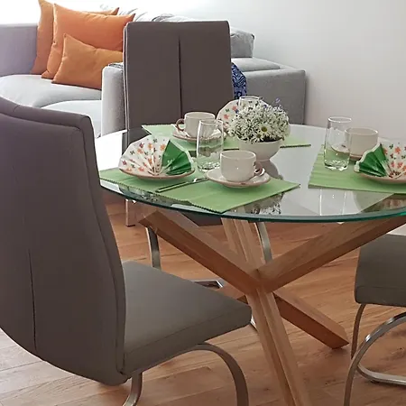 Sepp Apartment *